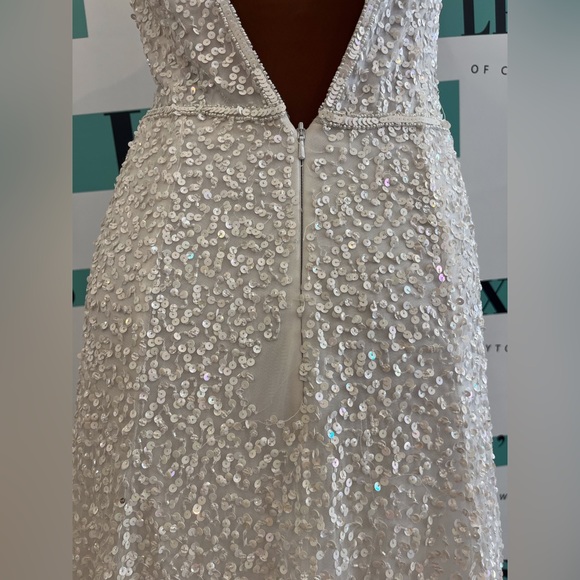Deep V Sequin gown with train - Picture 5 of 6